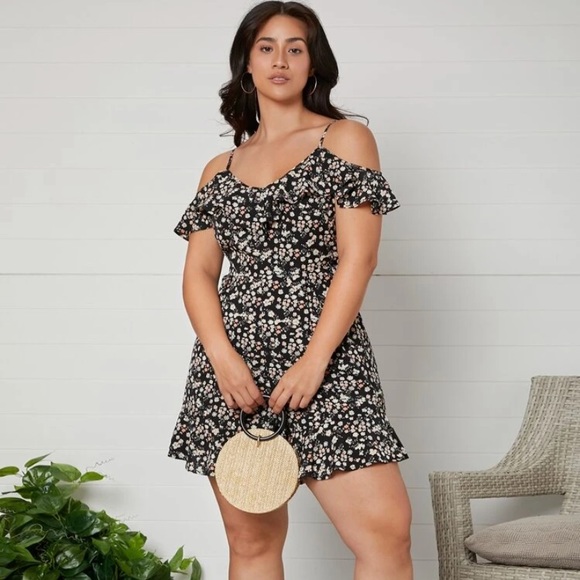 Plus Ditsy Floral Cold Shoulder Romper - Picture 4 of 6